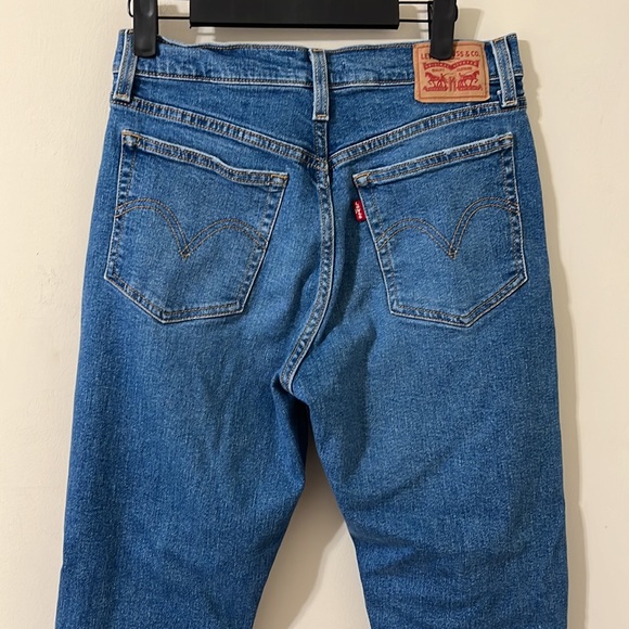 Levi’s Wedgie Straight High Rise Medium Wash Denim Jeans Size 29 - Picture 8 of 11
